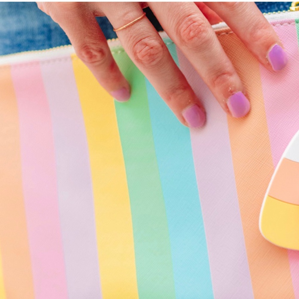 Can’t Clutch This | Shop Studio DIY Candy Clutch - Picture 6 of 8